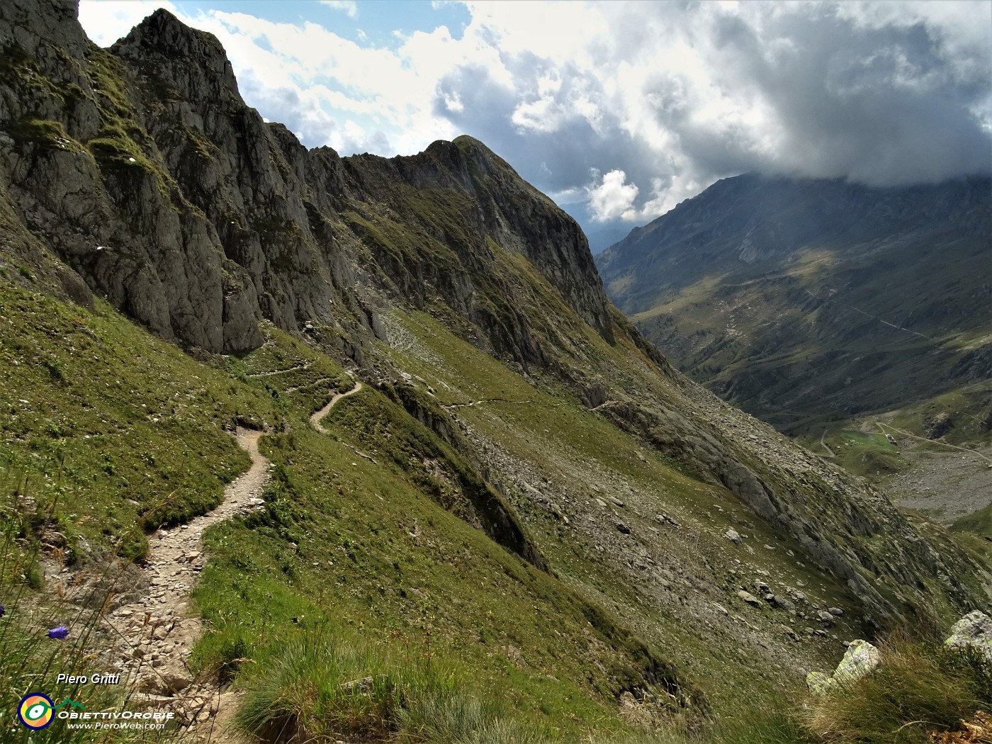 68 In discesa alla diga del Lago del Diavolo.JPG